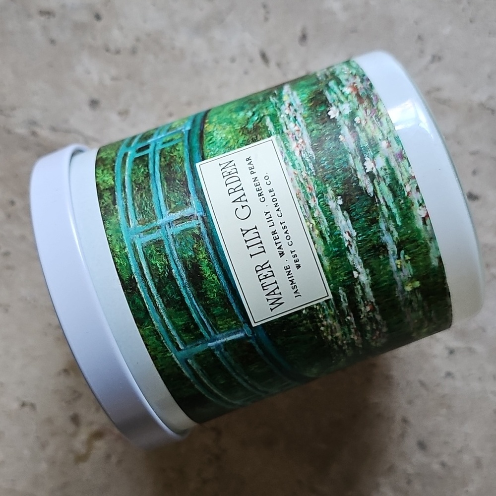 Water Lily Garden Scented Candle - White